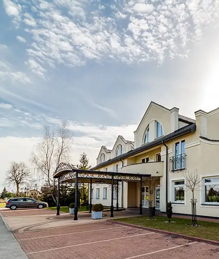 Парковка при готелі Lotos